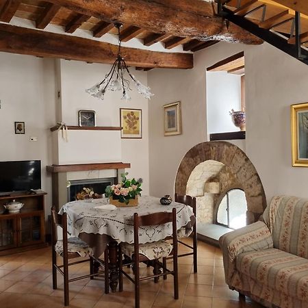 A Casa Di Cristina Apartman Gubbio Szoba fotó